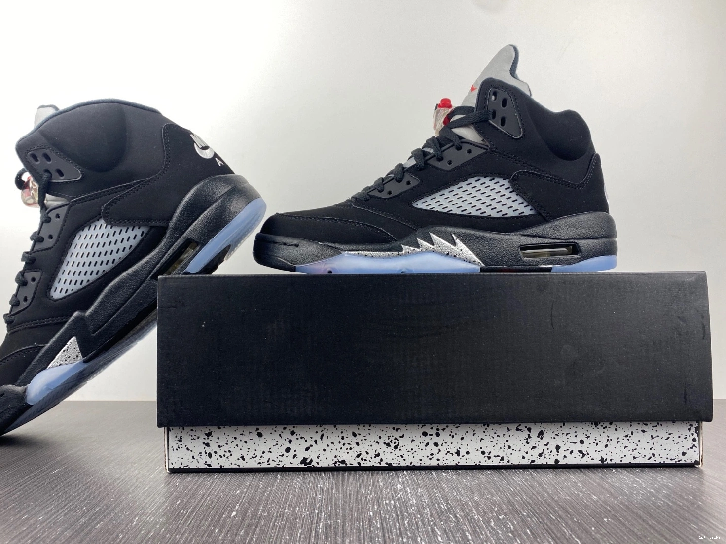 Jordan Retro Metallic (2016) - Black 845035-003 5 0124